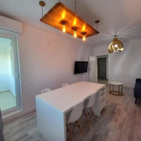 Preciziei 1Br Luxury Apartment With Fast Wifi, Self Check In And Parking Bucharest Exterior photo