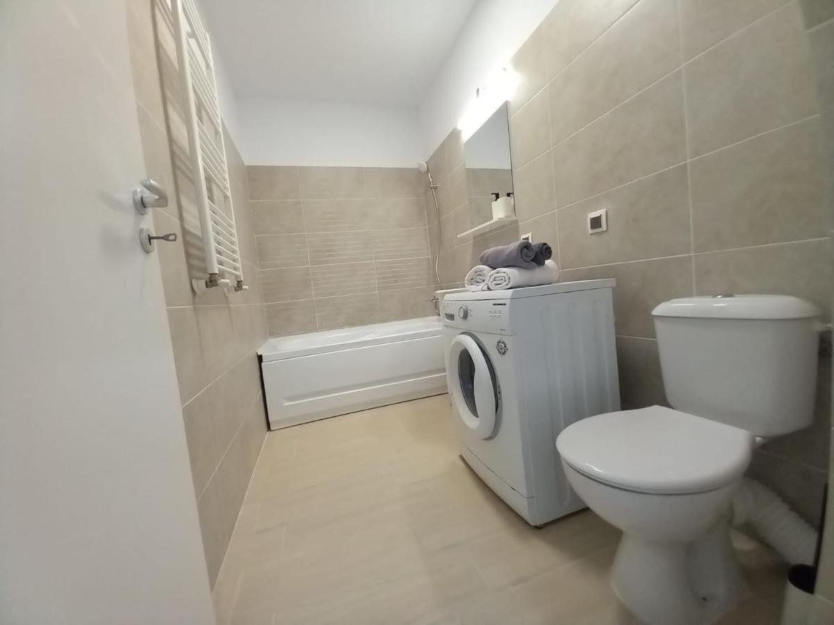 Preciziei 1Br Luxury Apartment With Fast Wifi, Self Check In And Parking Bucharest Exterior photo
